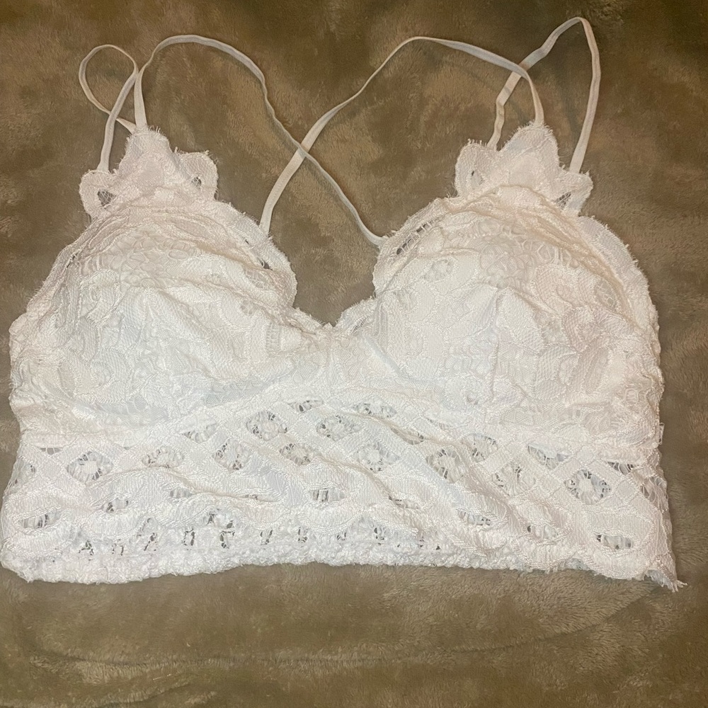 1 white and 1 black bralettes.